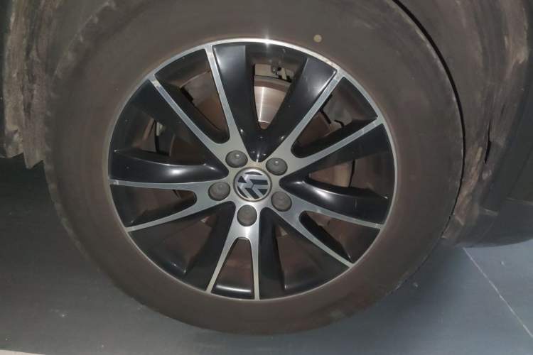 Used Volkswagen Tiguan 2015 1.8TSI Automatic Two-Wheel Drive Luxury Model Right Front Wheel Hub