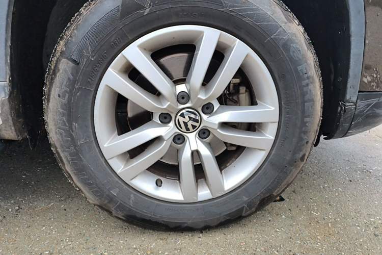 Used Volkswagen Tiguan 2015 1.8TSI Automatic Two-Wheel Drive Trend Edition Right Front Wheel Hub