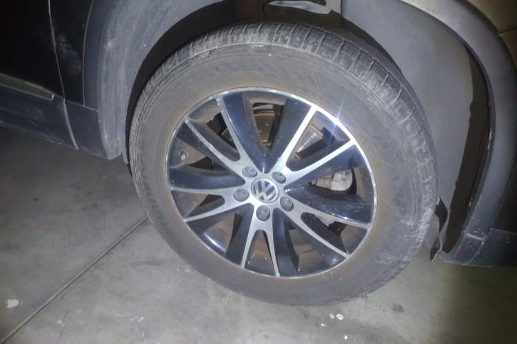 Used Volkswagen Tiguan 2015 1.8TSI Automatic Two-Wheel Drive Luxury Model Right Front Wheel Hub