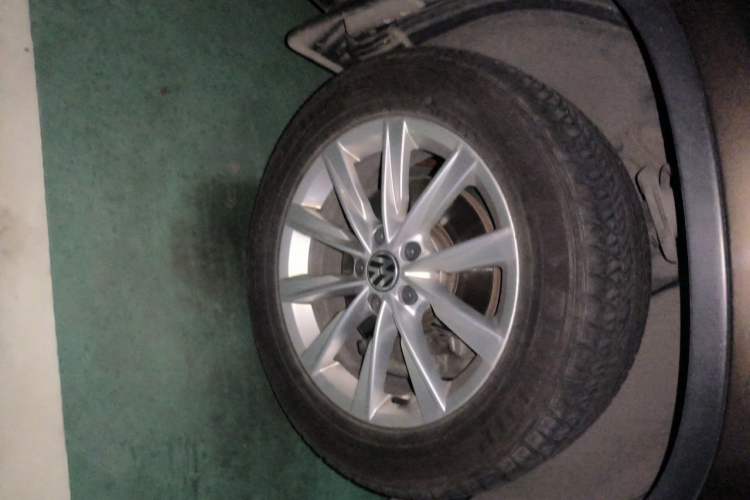 Used Volkswagen Tiguan 2015 1.8TSI Automatic Two-Wheel Drive Comfort Edition Right Front Wheel Hub