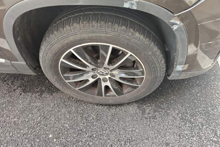 Used Volkswagen Tiguan 2015 1.8TSI Automatic All-Wheel-Drive Luxury Model Right Front Wheel Hub