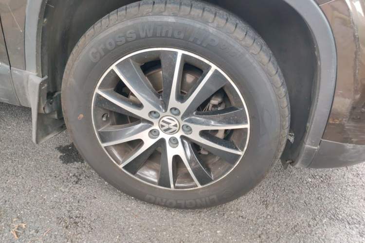 Used Volkswagen Tiguan 2015 1.8TSI Automatic All-Wheel Drive Comfort Edition Right Front Wheel Hub