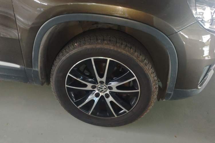 Used Volkswagen Tiguan 2015 1.8TSI Automatic Two-Wheel Drive Luxury Model Right Front Wheel Hub
