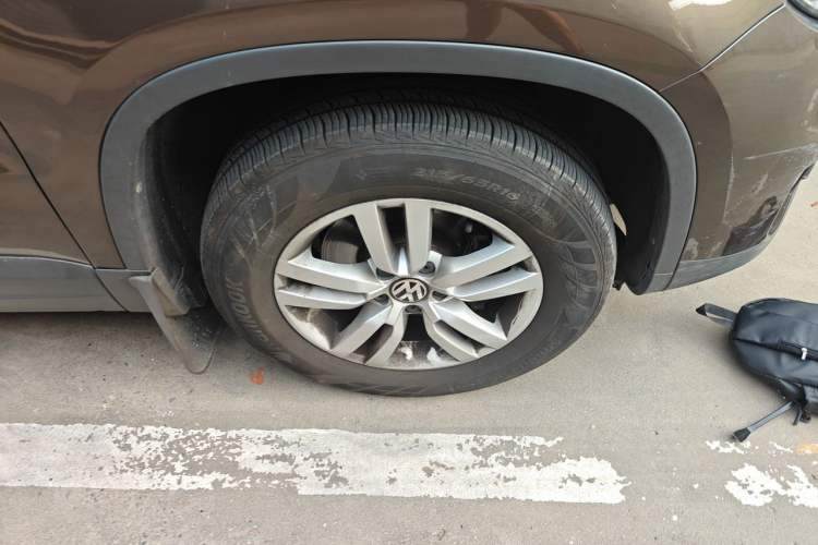 Used Volkswagen Tiguan 2015 1.8TSI Automatic Two-Wheel Drive Trend Edition Right Front Wheel Hub