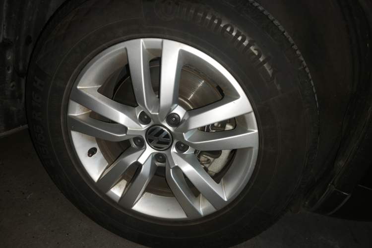 Used Volkswagen Tiguan 2015 1.8TSI Manual Two-Wheel Drive Fashion Edition Right Front Wheel Hub
