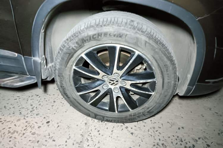 Used Volkswagen Tiguan 2015 1.8TSI Automatic Two-Wheel Drive Luxury Model Right Front Wheel Hub