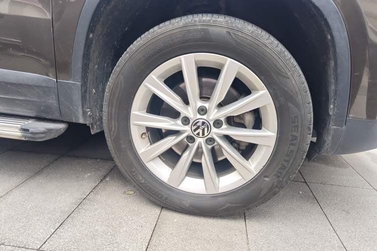 Used Volkswagen Tiguan 2015 1.8TSI Automatic Two-Wheel Drive Comfort Edition Right Front Wheel Hub