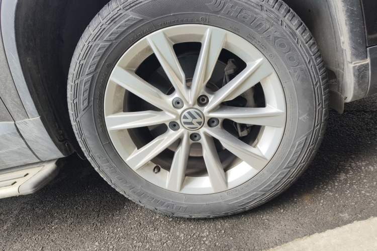 Used Volkswagen Tiguan 2015 1.8TSI Automatic Two-Wheel Drive Comfort Edition Right Front Wheel Hub