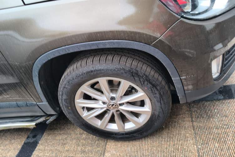 Used Volkswagen Tiguan 2015 1.8TSI Automatic Two-Wheel Drive Comfort Edition Right Front Wheel Hub