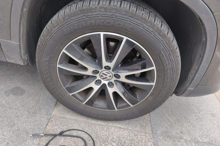 Used Volkswagen Tiguan 2015 1.8TSI Automatic Two-Wheel Drive Luxury Model Right Front Wheel Hub