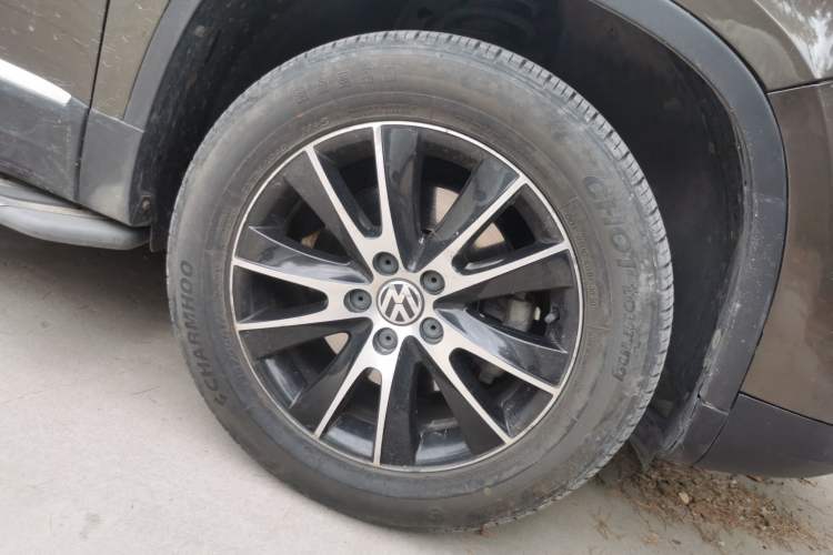 Used Volkswagen Tiguan 2015 1.8TSI Automatic All-Wheel-Drive Luxury Model Right Front Wheel Hub