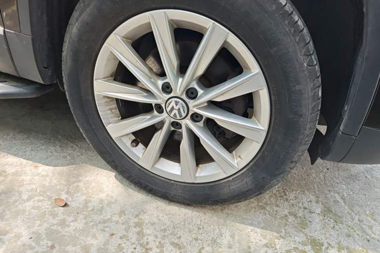 Used Volkswagen Tiguan 2015 1.8TSI Automatic Two-Wheel Drive Comfort Edition Right Front Wheel Hub
