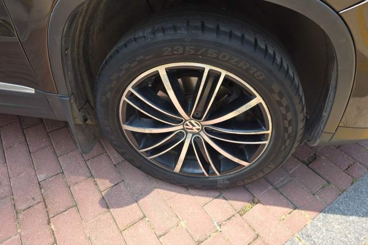 Used Volkswagen Tiguan 2015 1.8TSI Automatic All-Wheel-Drive Luxury Model Right Front Wheel Hub