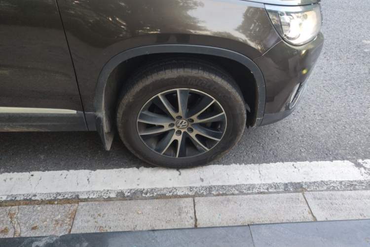 Used Volkswagen Tiguan 2015 1.8TSI Automatic Two-Wheel Drive Luxury Model Right Front Wheel Hub