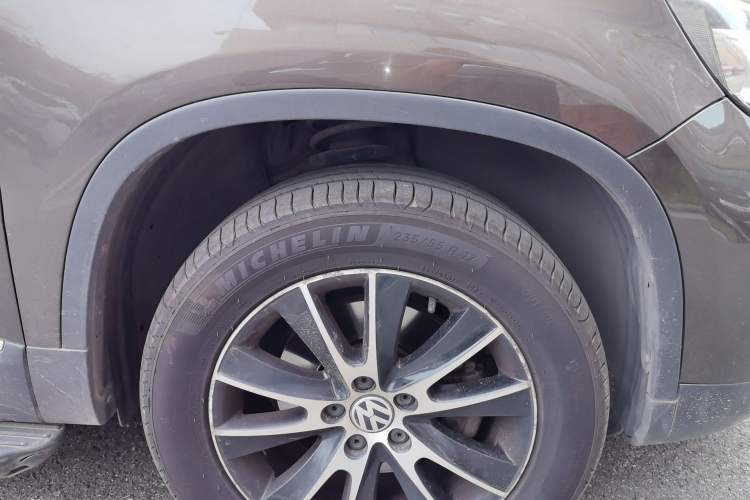 Used Volkswagen Tiguan 2015 1.8TSI Automatic Two-Wheel Drive Luxury Model Right Front Wheel Hub