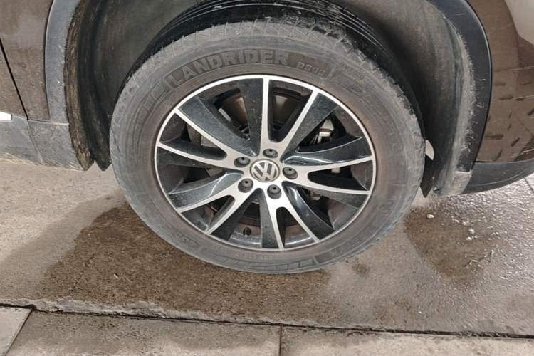 Used Volkswagen Tiguan 2015 1.8TSI Automatic Two-Wheel Drive Luxury Model Right Front Wheel Hub