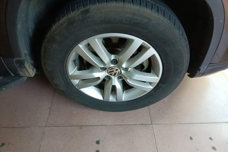 Used Volkswagen Tiguan 2015 1.8TSI Automatic Two-Wheel Drive Trend Edition Right Front Wheel Hub