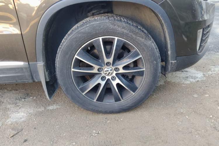 Used Volkswagen Tiguan 2015 1.8TSI Automatic All-Wheel-Drive Luxury Model Right Front Wheel Hub