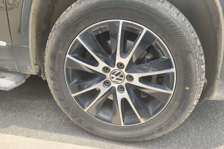 Used Volkswagen Tiguan 2015 1.8TSI Automatic Two-Wheel Drive Luxury Model Right Front Wheel Hub