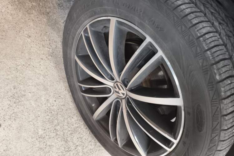 Used Volkswagen Tiguan 2015 2.0 TSI Automatic All-Wheel Drive Flagship Edition Right Front Wheel Hub