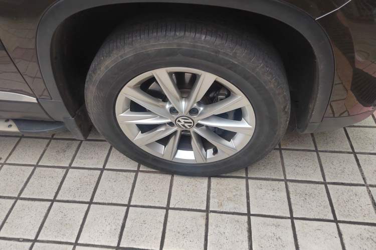 Used Volkswagen Tiguan 2015 1.8TSI Automatic All-Wheel Drive Style Vision Edition Right Front Wheel Hub