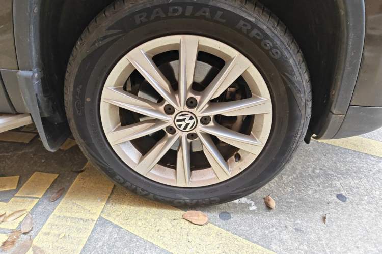 Used Volkswagen Tiguan 2015 1.8TSI Automatic Two-Wheel Drive Comfort Edition Right Front Wheel Hub