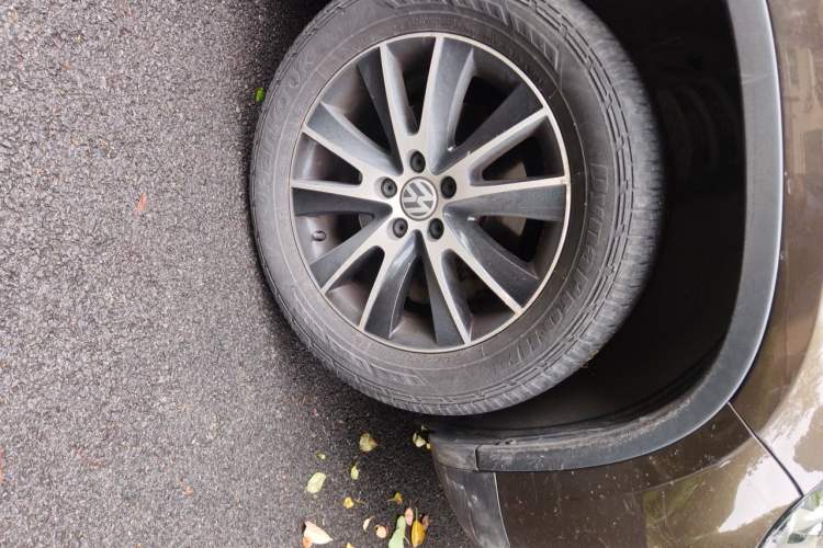 Used Volkswagen Tiguan 2015 1.8TSI Automatic Two-Wheel Drive Luxury Model Right Front Wheel Hub