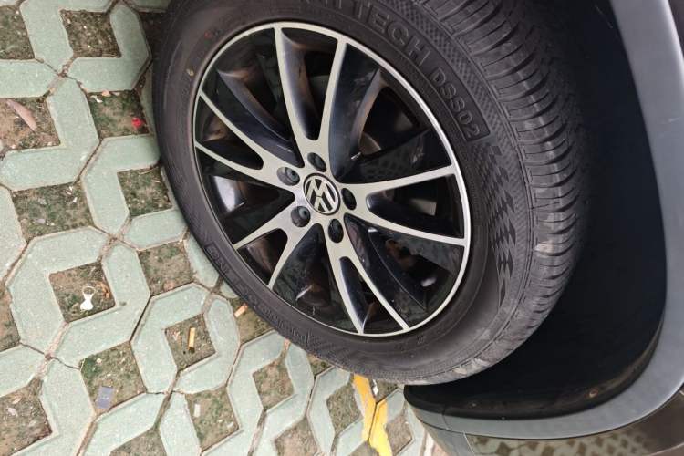 Used Volkswagen Tiguan 2015 1.8TSI Automatic Two-Wheel Drive Comfort Edition Right Front Wheel Hub