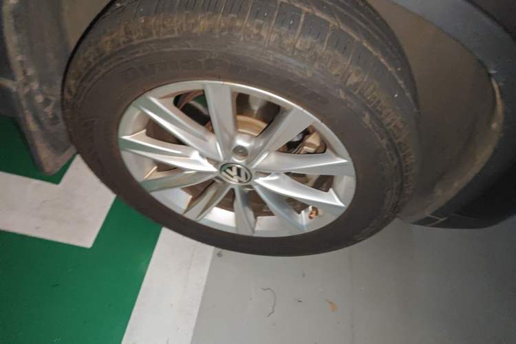 Used Volkswagen Tiguan 2015 1.8TSI Automatic Two-Wheel Drive Comfort Edition Right Front Wheel Hub