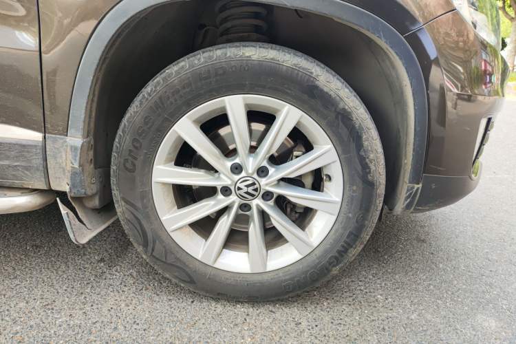 Used Volkswagen Tiguan 2015 1.8TSI Automatic All-Wheel Drive Comfort Edition Right Front Wheel Hub
