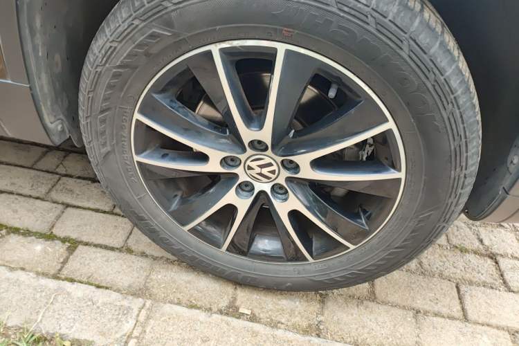 Used Volkswagen Tiguan 2015 1.8TSI Automatic Two-Wheel Drive Luxury Model Right Front Wheel Hub