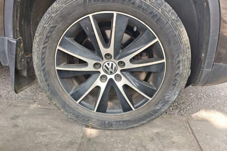 Used Volkswagen Tiguan 2015 1.8TSI Automatic Two-Wheel Drive Luxury Model Right Front Wheel Hub