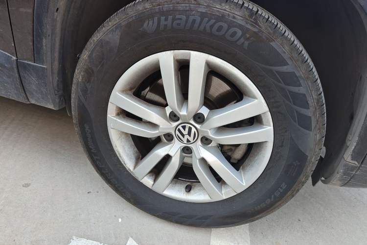 Used Volkswagen Tiguan 2015 1.8TSI Automatic Two-Wheel Drive Trend Edition Right Front Wheel Hub