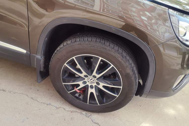 Used Volkswagen Tiguan 2015 1.8TSI Automatic Two-Wheel Drive Luxury Model Right Front Wheel Hub