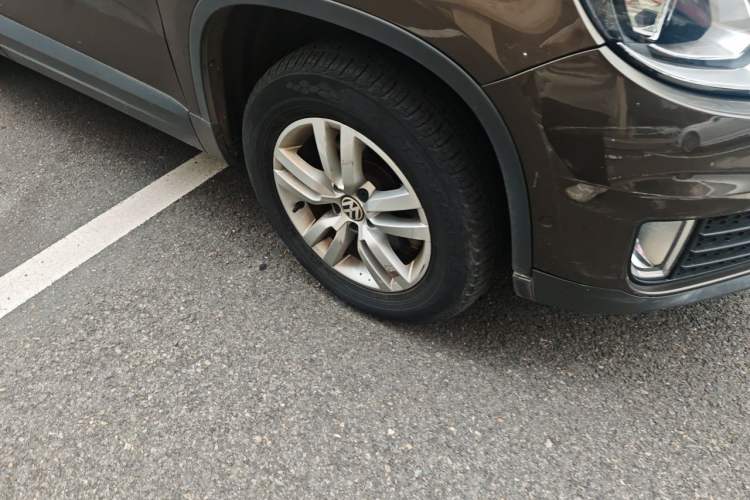 Used Volkswagen Tiguan 2015 1.8TSI Automatic Two-Wheel Drive Trend Edition Right Front Wheel Hub