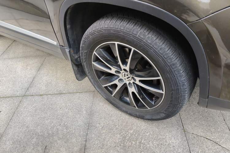 Used Volkswagen Tiguan 2015 1.8TSI Automatic Two-Wheel Drive Luxury Model Right Front Wheel Hub