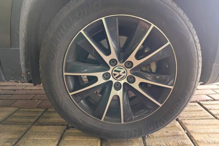 Used Volkswagen Tiguan 2015 1.8TSI Automatic All-Wheel-Drive Luxury Model Right Front Wheel Hub