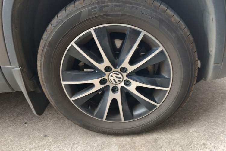 Used Volkswagen Tiguan 2015 1.8TSI Automatic Two-Wheel Drive Luxury Model Right Front Wheel Hub