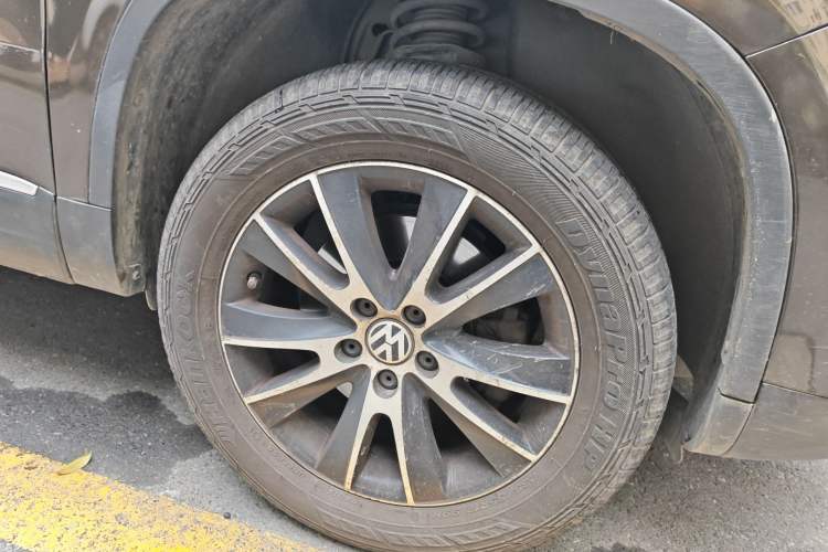 Used Volkswagen Tiguan 2015 1.8TSI Automatic All-Wheel-Drive Luxury Model Right Front Wheel Hub