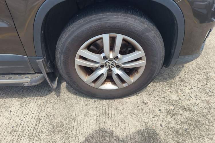 Used Volkswagen Tiguan 2015 1.8TSI Automatic Two-Wheel Drive Trend Edition Right Front Wheel Hub