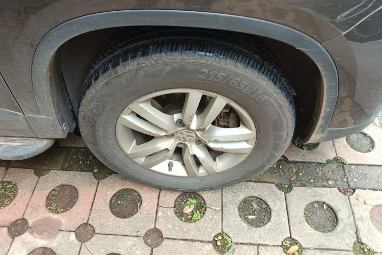 Used Volkswagen Tiguan 2015 1.8TSI Automatic Two-Wheel Drive Trend Edition Right Front Wheel Hub