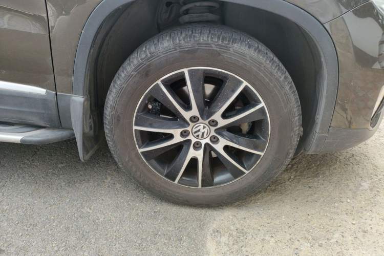 Used Volkswagen Tiguan 2015 1.8TSI Automatic Two-Wheel Drive Luxury Model Right Front Wheel Hub