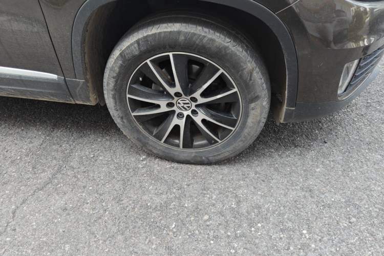 Used Volkswagen Tiguan 2015 1.8TSI Automatic Two-Wheel Drive Luxury Model Right Front Wheel Hub