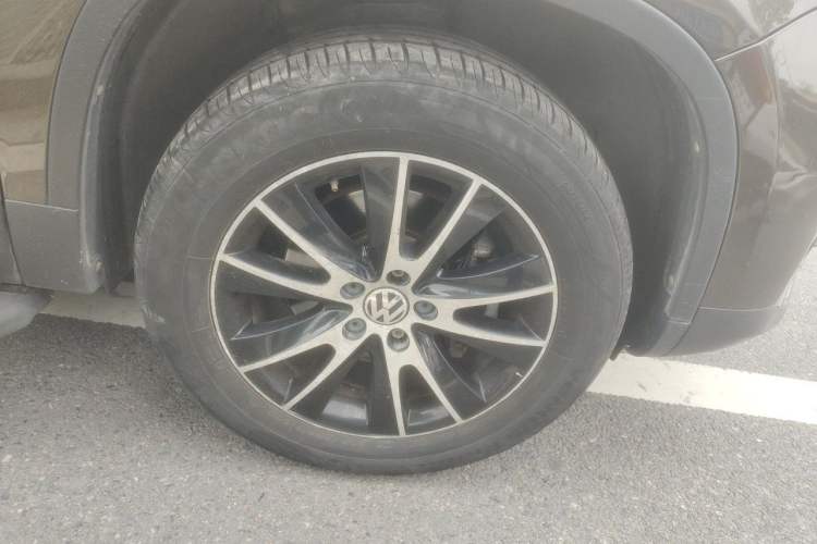 Used Volkswagen Tiguan 2015 1.8TSI Automatic Two-Wheel Drive Luxury Model Right Front Wheel Hub