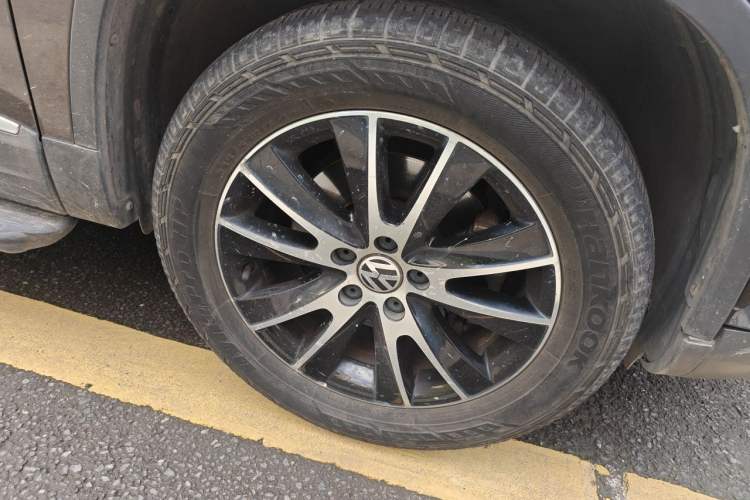 Used Volkswagen Tiguan 2015 1.8TSI Automatic Two-Wheel Drive Luxury Model Right Front Wheel Hub