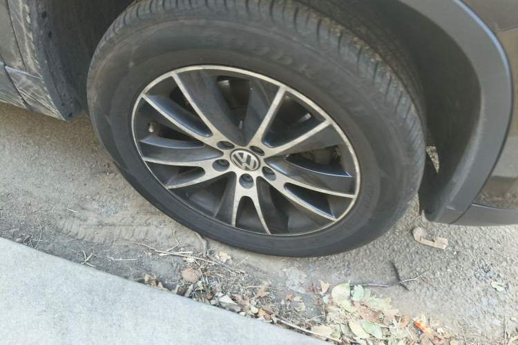 Used Volkswagen Tiguan 2015 1.8TSI Automatic Two-Wheel Drive Luxury Model Right Front Wheel Hub