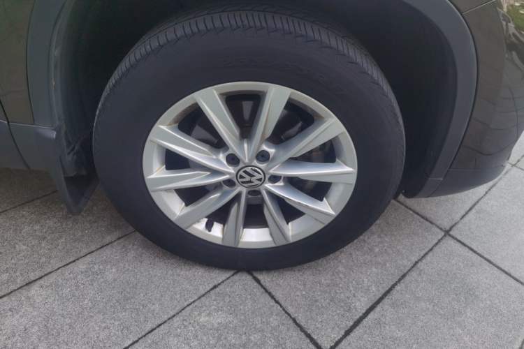Used Volkswagen Tiguan 2015 1.8TSI Automatic Two-Wheel Drive Comfort Edition Right Front Wheel Hub