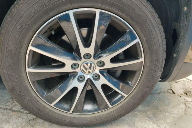 Used Volkswagen Tiguan 2015 1.8TSI Automatic Two-Wheel Drive Luxury Model Right Front Wheel Hub