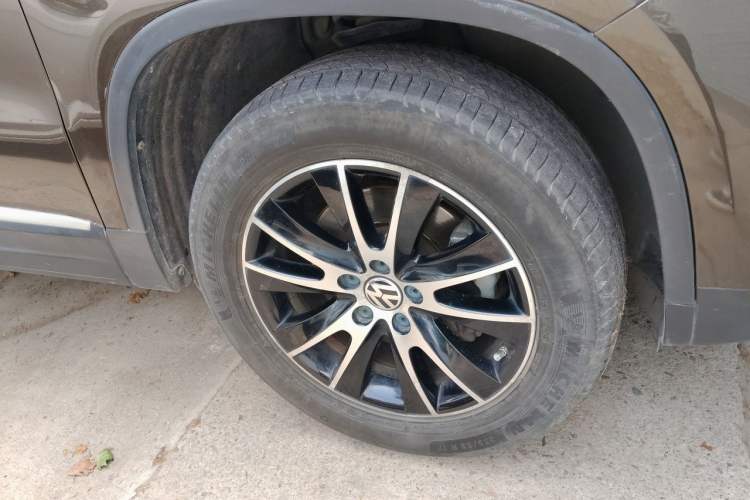 Used Volkswagen Tiguan 2015 1.8TSI Automatic All-Wheel-Drive Luxury Model Right Front Wheel Hub