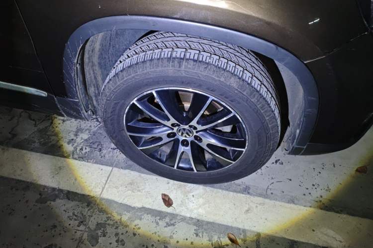 Used Volkswagen Tiguan 2015 2.0 TSI Automatic All-Wheel Drive Luxury Edition Right Front Wheel Hub